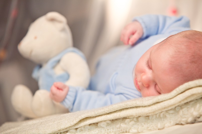 Bebé recien nacido durmiendo una siestita
